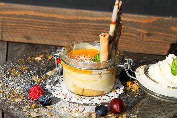 A variety of desserts await you at the Steakhaus Schusterhaeusl. 
